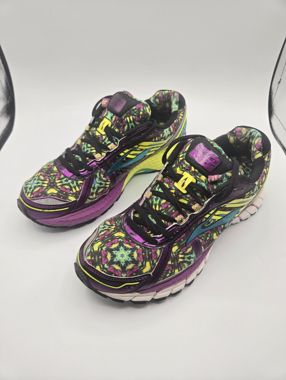 Brooks Adrenaline GTS Women's Sneakers. Size 10